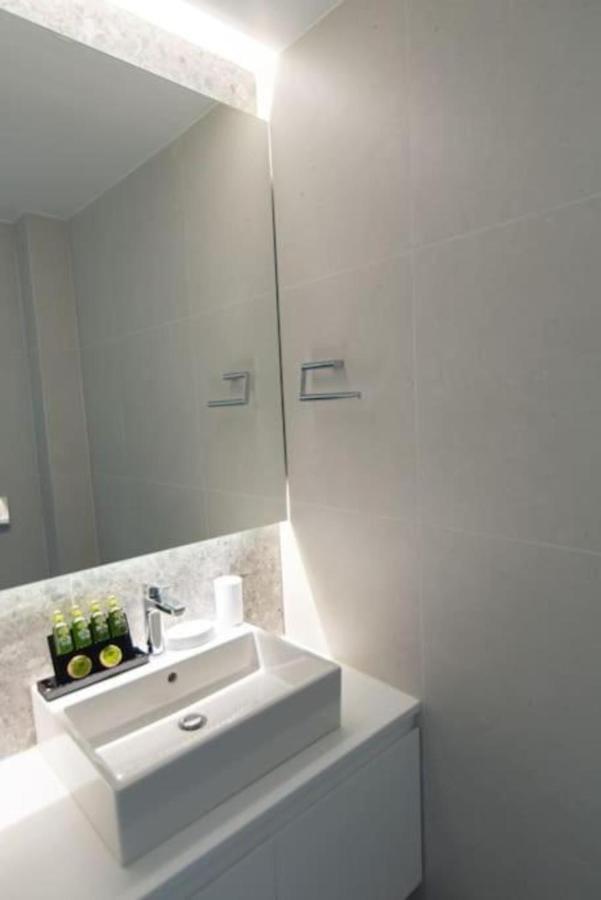 Modern Apartment Close To Athens City Center Экстерьер фото